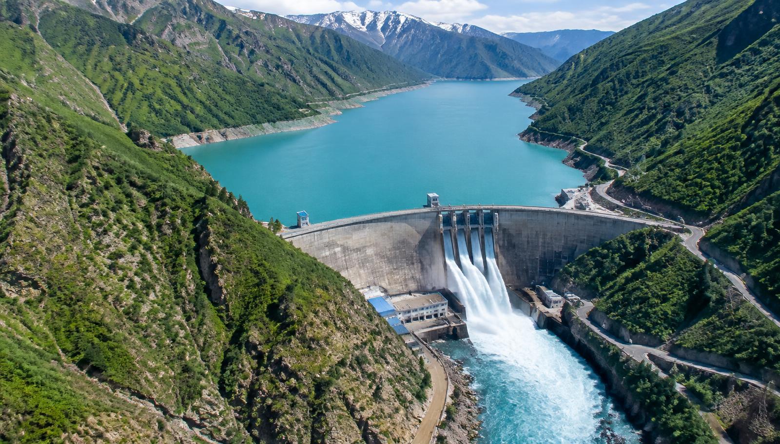 Hydropower dam and reservoir